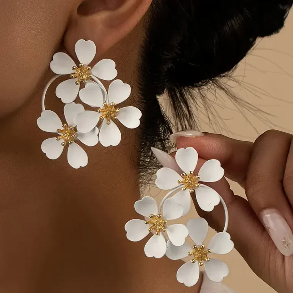 Vintage witte bloemen oorbellen