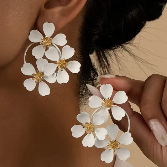 Vintage witte bloemen oorbellen